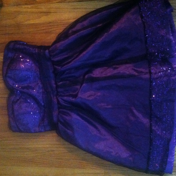 Special Occasion Dress - Picture 2 of 3