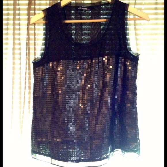 🌹Sheer Sequined Top🌹NWOT🌹ON SALE
