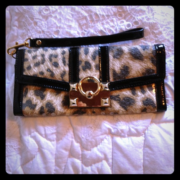 Sequin Leopard wrislet wallet