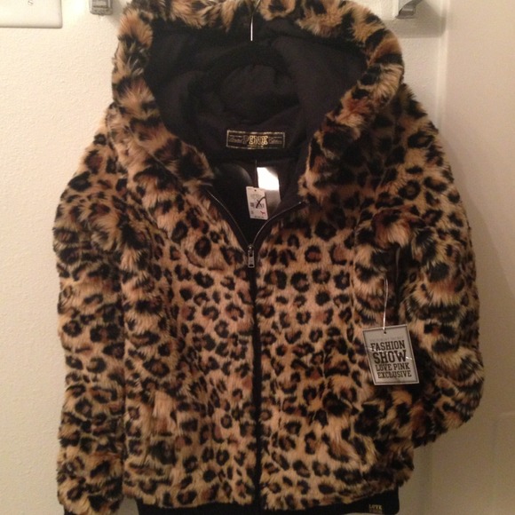 ❌SOLD❌🎉VS Leopard Print Zip Up Limited Edition - Picture 1 of 4