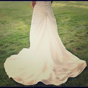 PRICE CUT. Beautiful ivory wedding dress