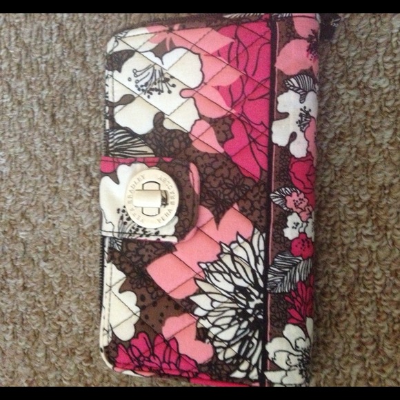 ❗SOLD❗Vera Bradley Wallet! - Picture 4 of 4