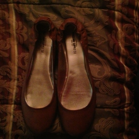 Flats - Picture 2 of 4