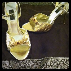 💥REDUCED💥JLO by Jennifer Lopez gold heels