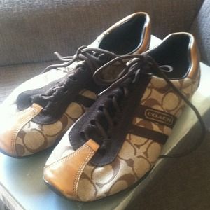 Coach brown  kicks brown