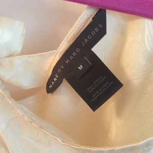 Marc by Marc Jacobs Size medium creme top Silk