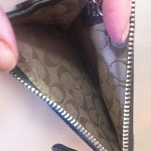 🎈Just reduced!🎈Coach zip key ring wallet - Picture 3 of 3