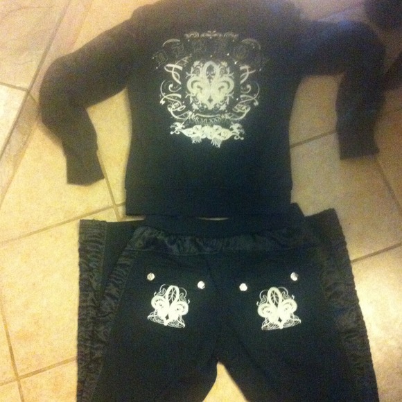 Dereon sweat suit