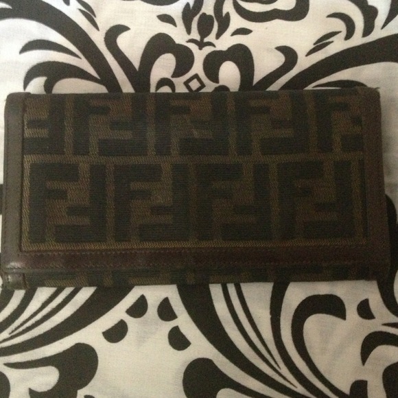Used long Fendi wallet