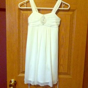 Girl's size 7 flower girl/ formal white dress.