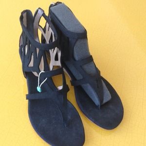 Brand new Cafe'Noir sandal. NOW $30