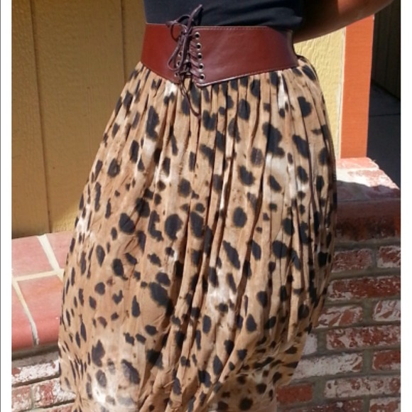 NEW!! Animal Print Skirt with Attached Belt. - Picture 2 of 3