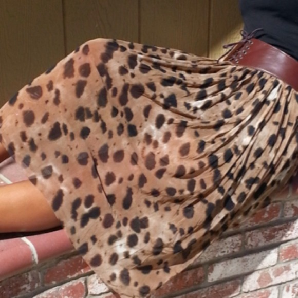 NEW!! Animal Print Skirt with Attached Belt. - Picture 3 of 3