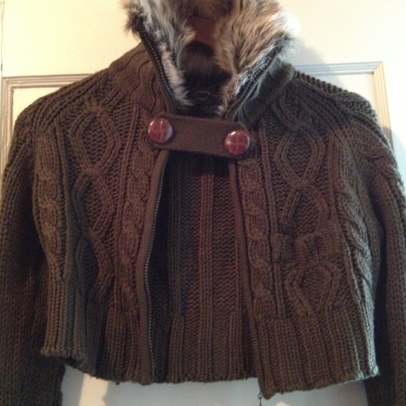 Super cute Olive Green halfy sweater with fur!! - Picture 3 of 4