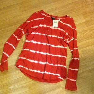 Long sleeve buttoned tee