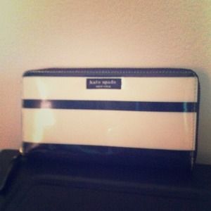 *Reduced*Kate Spade zipper wallet