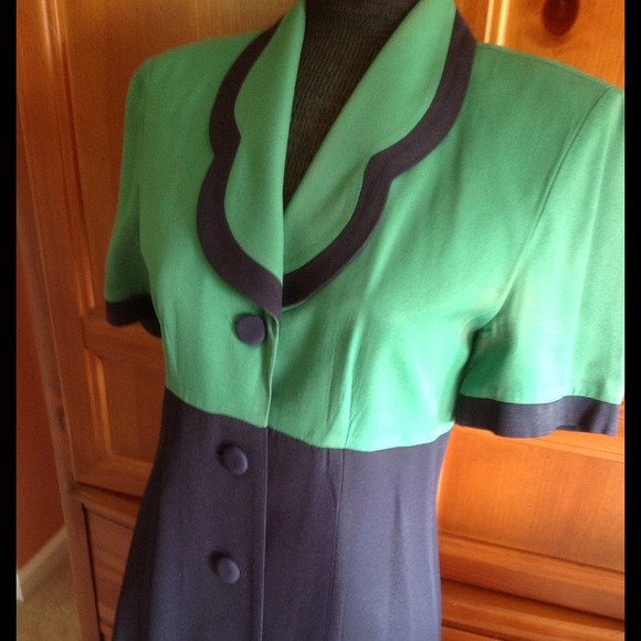 Color block suit. - Picture 1 of 2