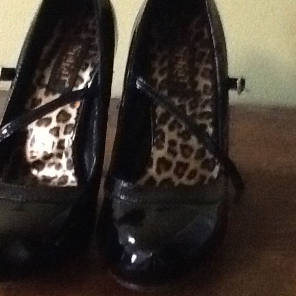 Black red bottom shoes from spirit - Picture 2 of 3