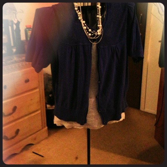 Cute short sleeved sweeter 🍂 navy blue ! Apt 9 🍁