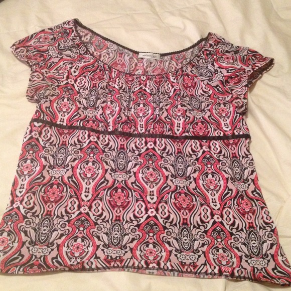 🚫Sold in bundle 🚫Pink paisley dress shirt