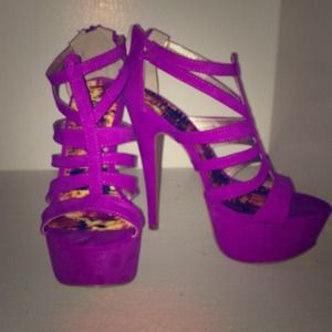 FUSHIA HIGH HEELS