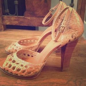 BCBG woven heels size 7.5