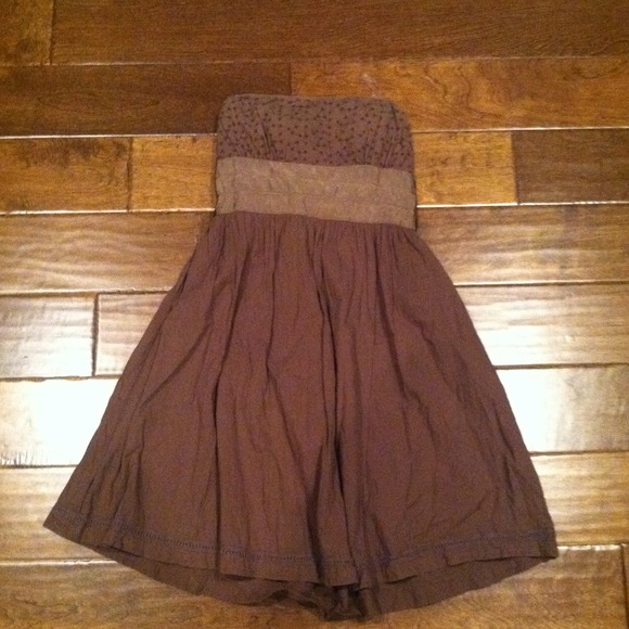 Brown strapless dress