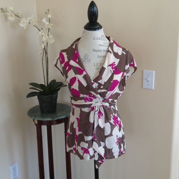 🚫Sold in a bundle🚫Cute Banana Republic shirt!