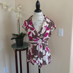 🚫Sold in a bundle🚫Cute Banana Republic shirt!