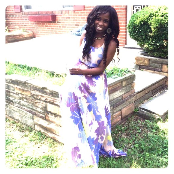 Jessica Simpson Collection Floral Maxi Dress. - Picture 2 of 4