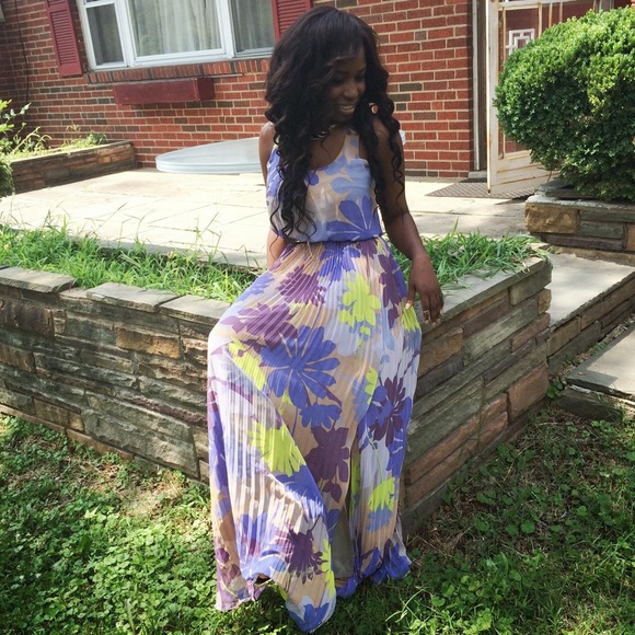 Jessica Simpson Collection Floral Maxi Dress. - Picture 3 of 4