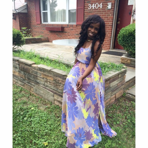 Jessica Simpson Collection Floral Maxi Dress. - Picture 4 of 4