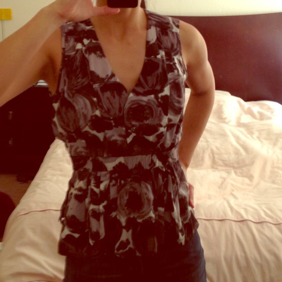 Adorable BCBG silk black & white floral top