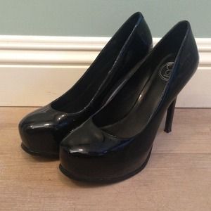 Jessica Simpson Black Pumps