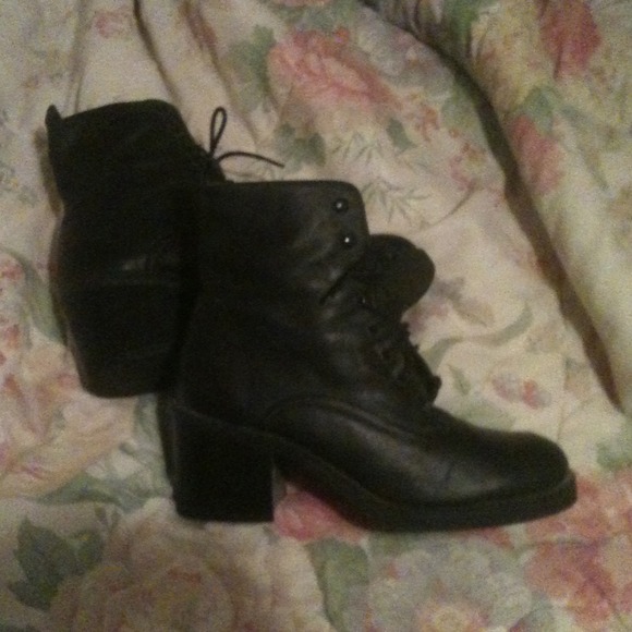 Women's combat boot