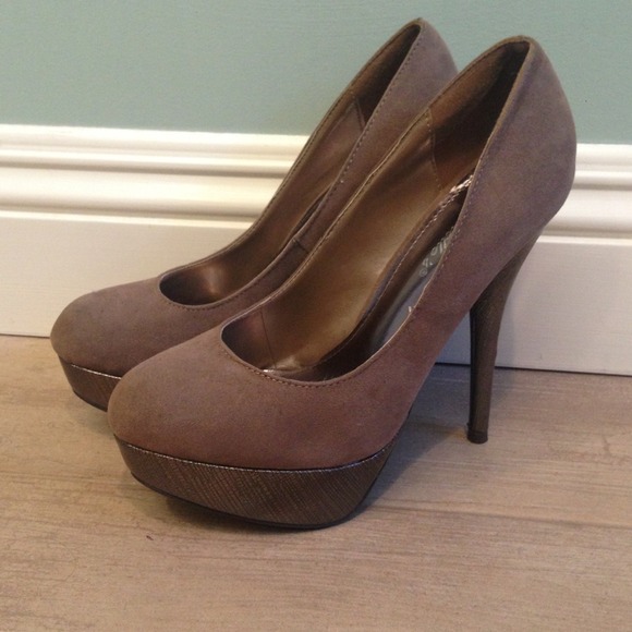 Breckelle's Angie Pump