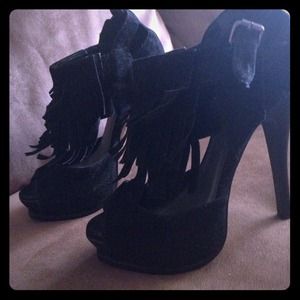 ***Traded*** 600,000$ Black 5" heels with fringes