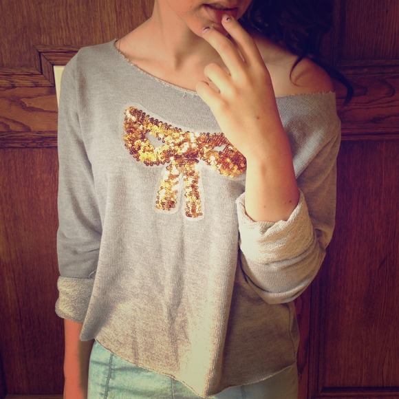 🎀Flirty Off The Shoulder Sweatshirt🎀