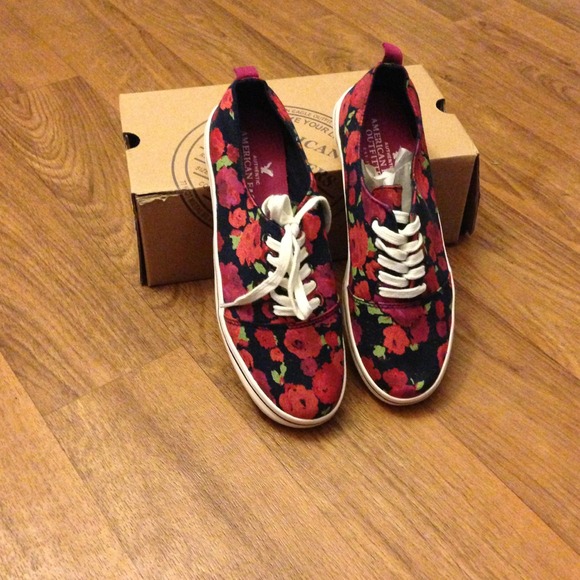 American Eagle Gwen Lace Up Sneaker
