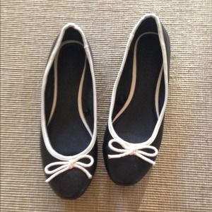 Black and white ballet flats