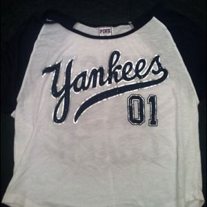 🚫SOLD🚫VS Yankees Tshirt