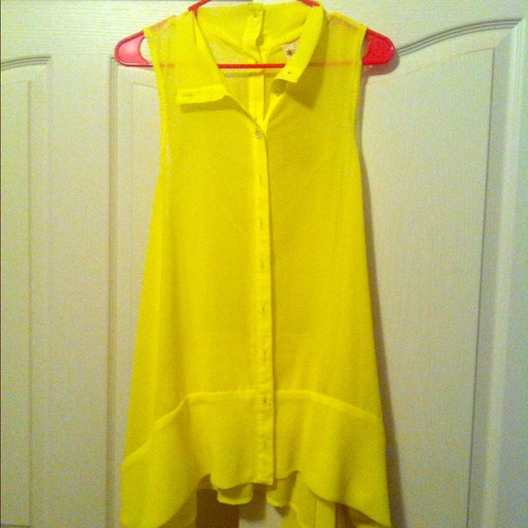 🚫SOLD🚫Chiffon button down top