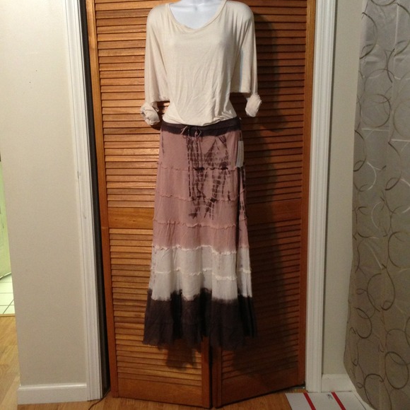 🌺NWT, Boutique peasant  style maxi skirt