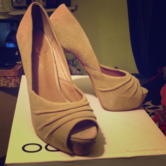 SALE🎉🎉 Beige suede open-toe high-heel!👠