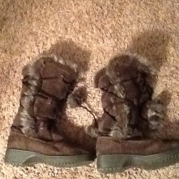 Report fuzzy boots