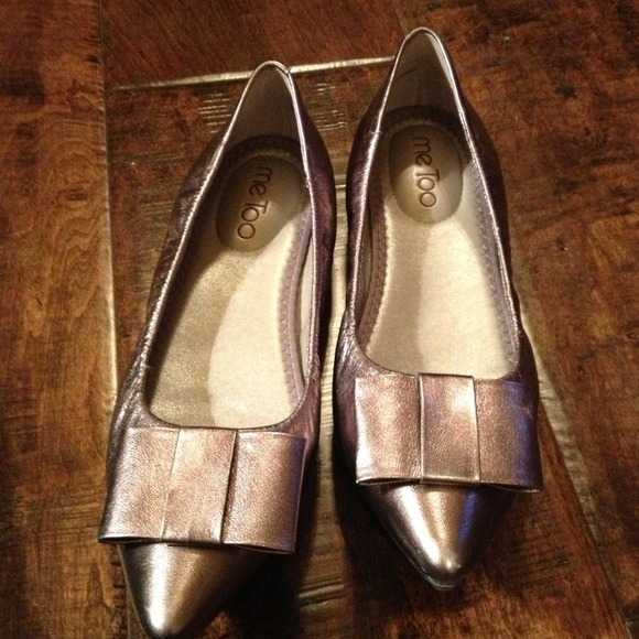 Pointed toe silver flats with bow detail