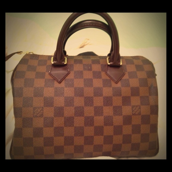 Louis Vuitton Damier Speedy 25.