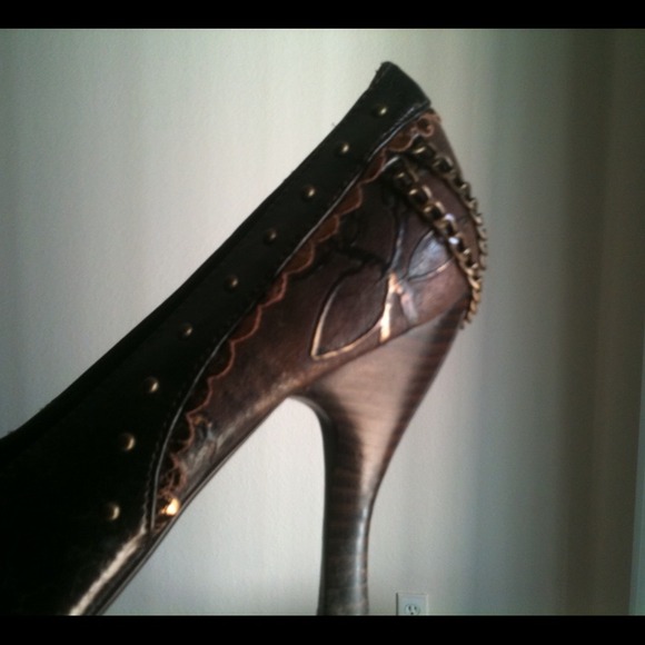 *SOLD!!!!!*  Naughty monkey stylish heels - Picture 2 of 3