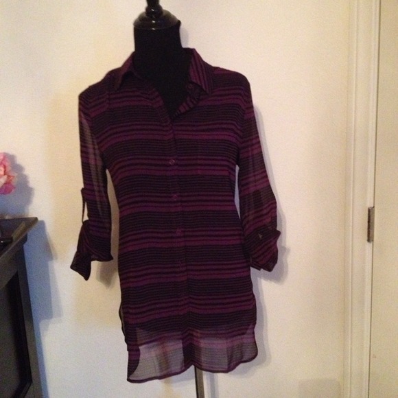 🔴SOLD🔴Sheer top by Moda international - Picture 2 of 3