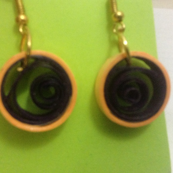 Handmade quilled stud earrings- SOLD in bundle - Picture 2 of 2